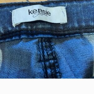 Kensie size 6/28 skinny jeans with black stripe down sides.  Like new